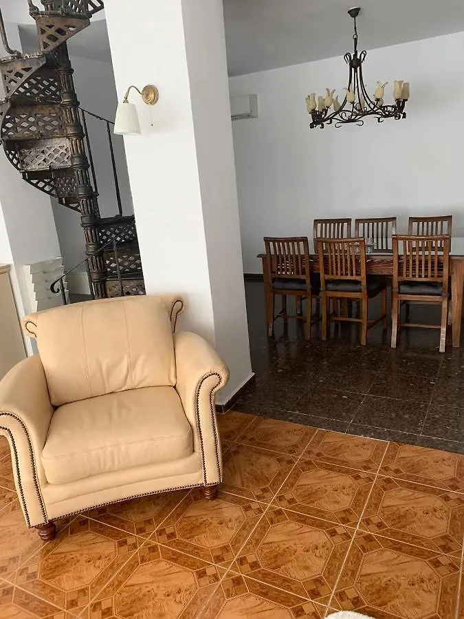 Mooi En Erg Ruim Appartement Met Een Openhaard مالقة شقة